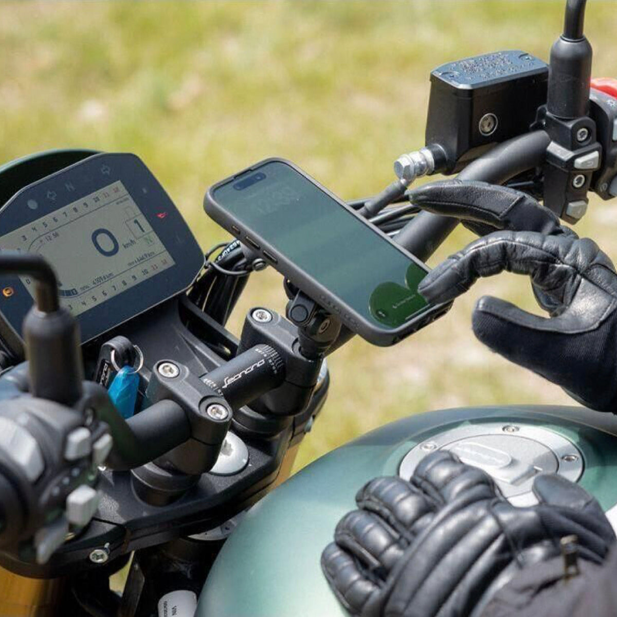 Quad Lock Handlebar Clamp Bolt Mount
